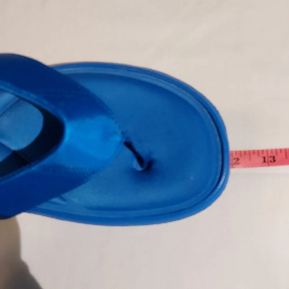 Bright Blue Flip Flops With Memory Foam Comfort Men's L Women's XL Unisex EUC